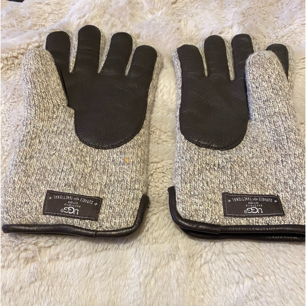 Ugh gloves leather palm, nylon, wool and polyester faux fur glove size S/M